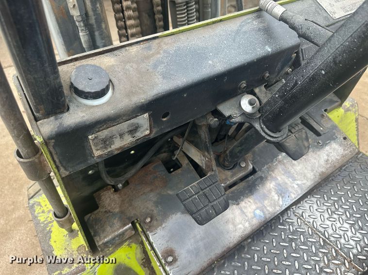 image for item OC9471 Clark  forklift