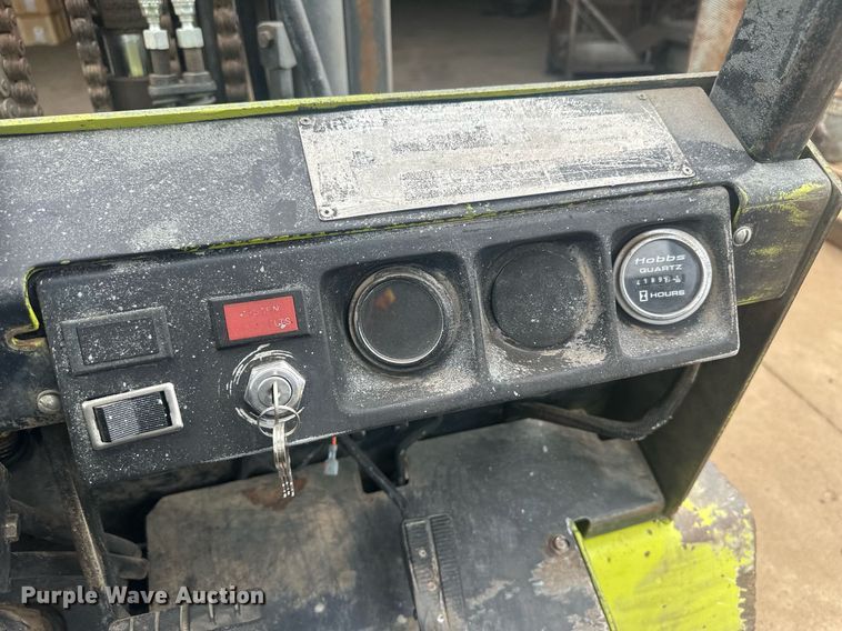 image for item OC9471 Clark  forklift