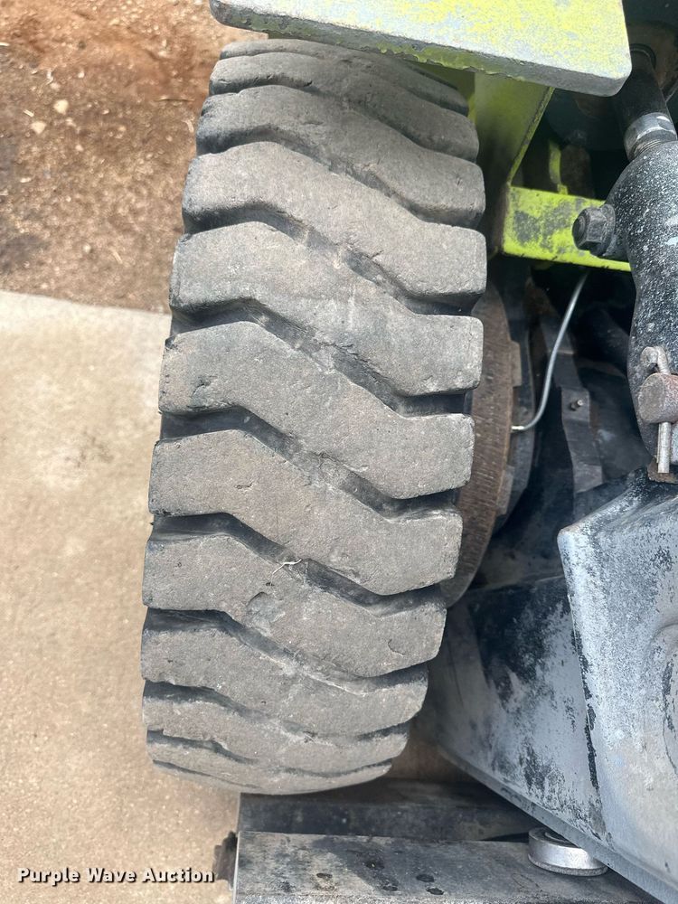 image for item OC9471 Clark  forklift