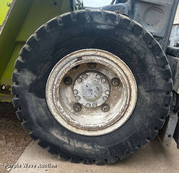 image for item OC9471 Clark  forklift