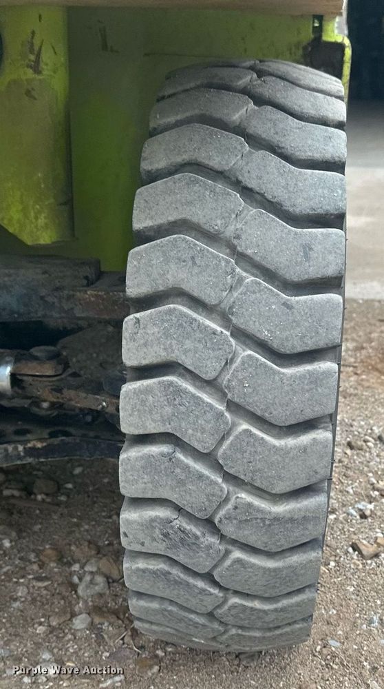 image for item OC9471 Clark  forklift