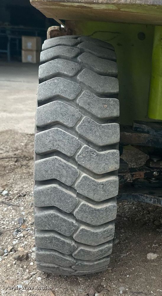 image for item OC9471 Clark  forklift