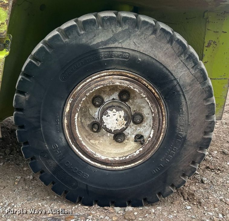 image for item OC9471 Clark  forklift