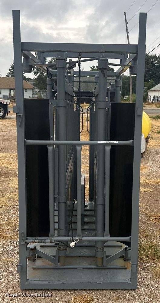 image for item OC9479 Squeeze chute