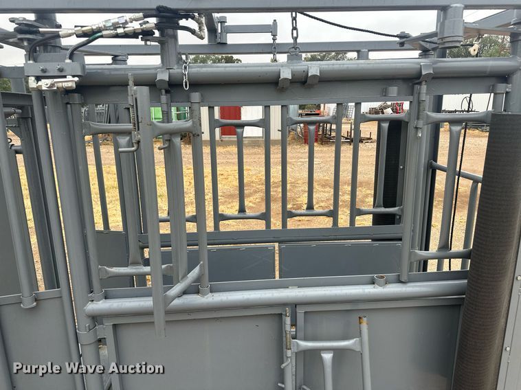 image for item OC9479 Squeeze chute