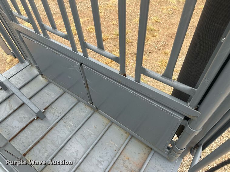 image for item OC9479 Squeeze chute