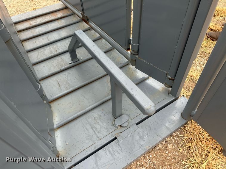 image for item OC9479 Squeeze chute