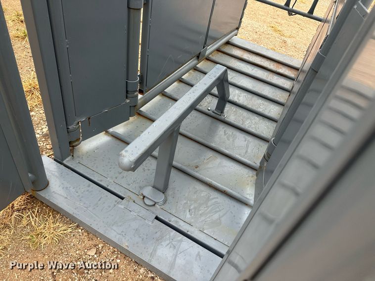 image for item OC9479 Squeeze chute