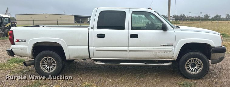 image for item OC9484 2003 Chevrolet Silverado 2500HD  Crew Cab pickup truck