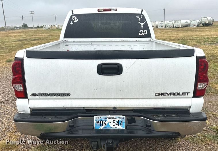 image for item OC9484 2003 Chevrolet Silverado 2500HD  Crew Cab pickup truck