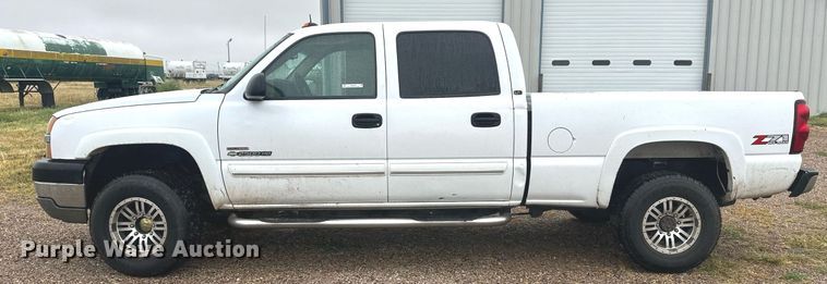 image for item OC9484 2003 Chevrolet Silverado 2500HD  Crew Cab pickup truck