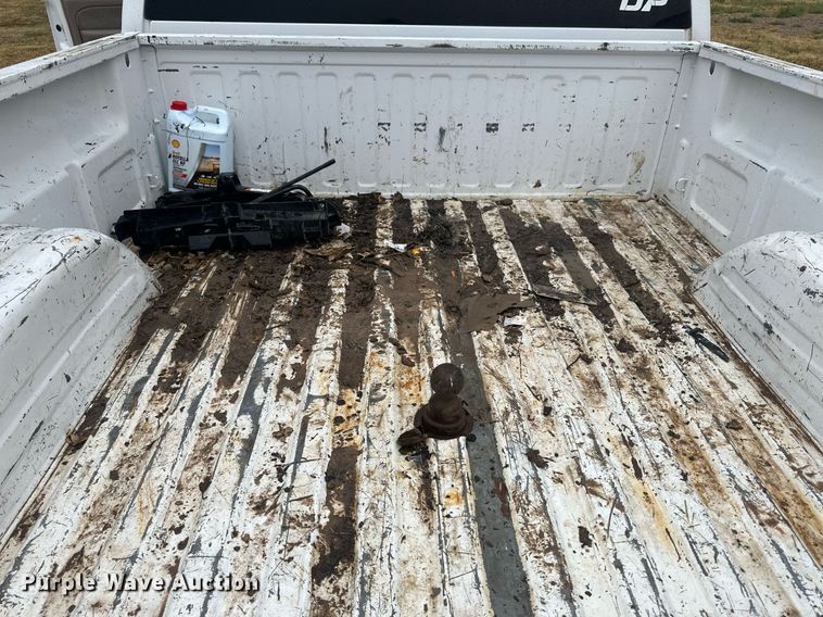 image for item OC9484 2003 Chevrolet Silverado 2500HD  Crew Cab pickup truck