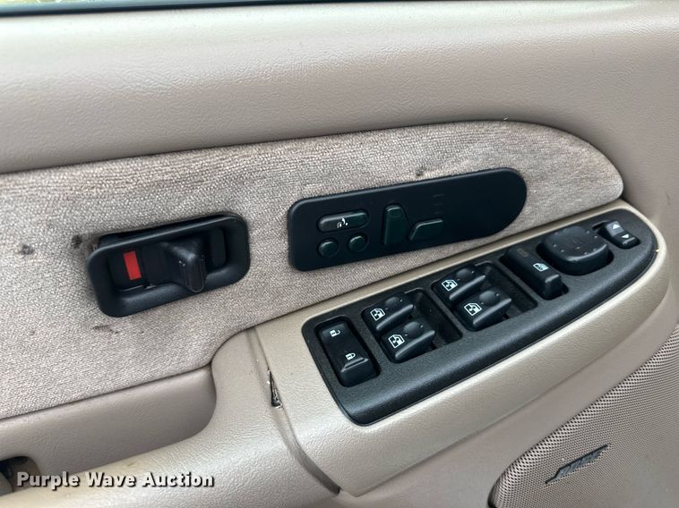 image for item OC9484 2003 Chevrolet Silverado 2500HD  Crew Cab pickup truck