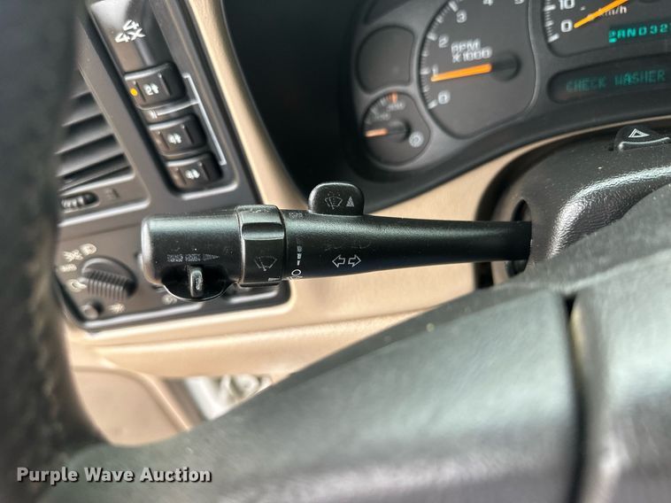 image for item OC9484 2003 Chevrolet Silverado 2500HD  Crew Cab pickup truck