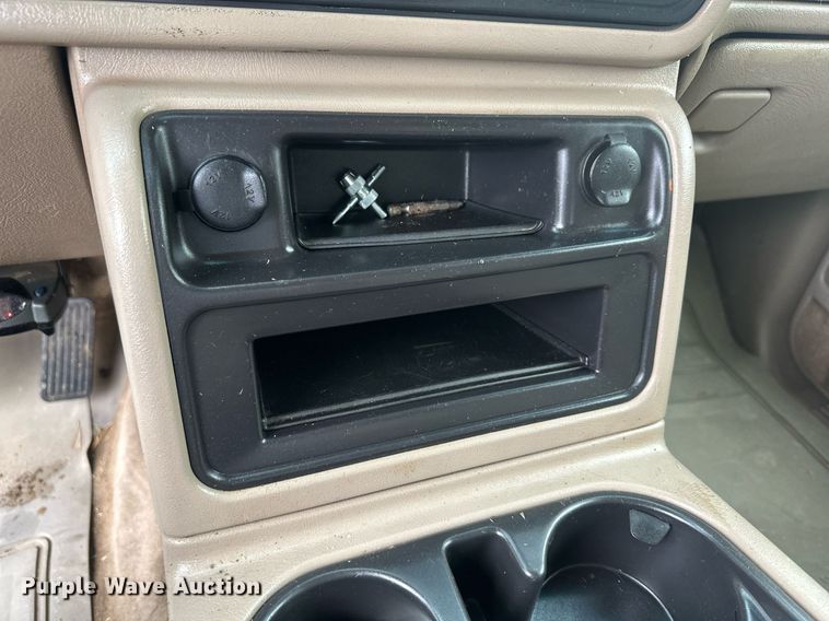 image for item OC9484 2003 Chevrolet Silverado 2500HD  Crew Cab pickup truck