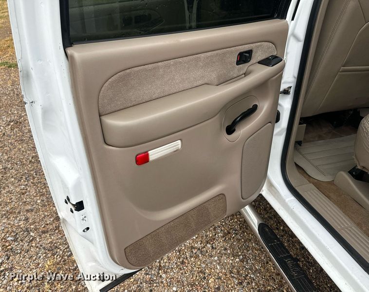 image for item OC9484 2003 Chevrolet Silverado 2500HD  Crew Cab pickup truck