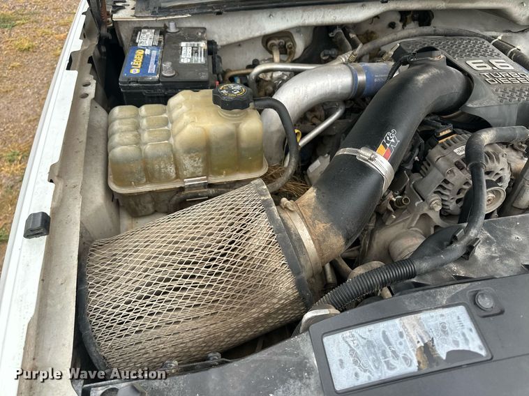 image for item OC9484 2003 Chevrolet Silverado 2500HD  Crew Cab pickup truck