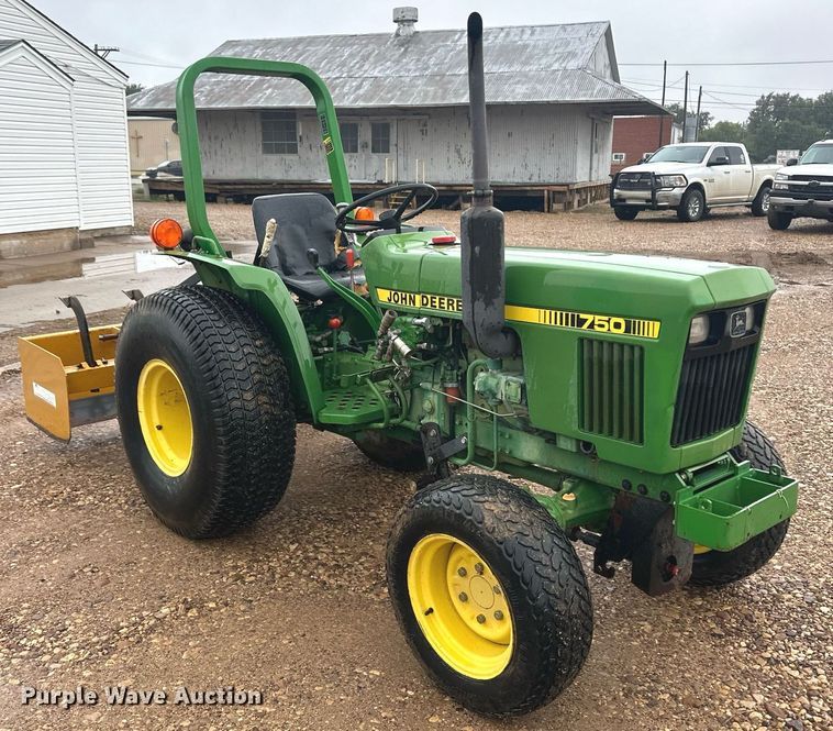 image for item OC9487 1986 John Deere 750  MFWD tractor