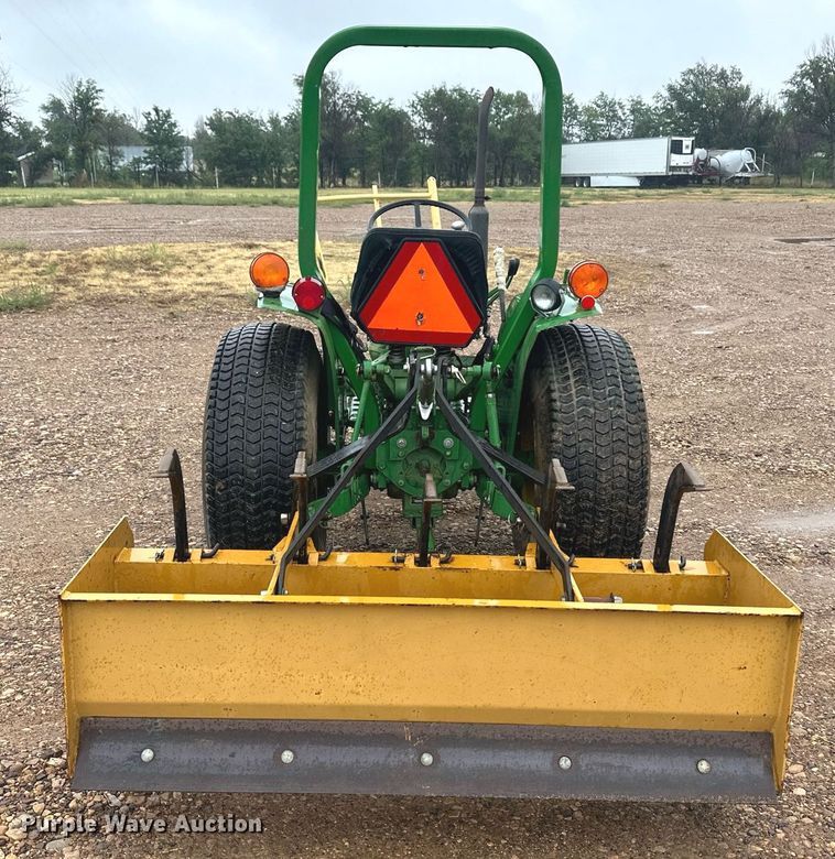 image for item OC9487 1986 John Deere 750  MFWD tractor