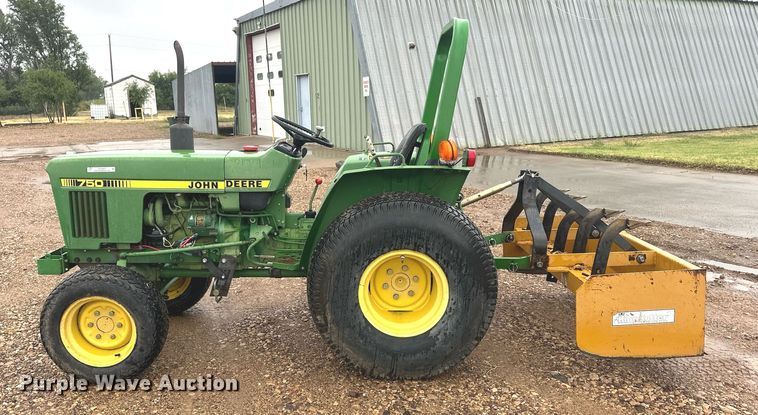 image for item OC9487 1986 John Deere 750  MFWD tractor