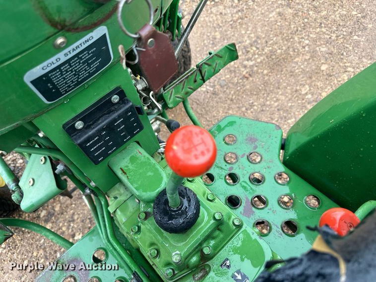 image for item OC9487 1986 John Deere 750  MFWD tractor