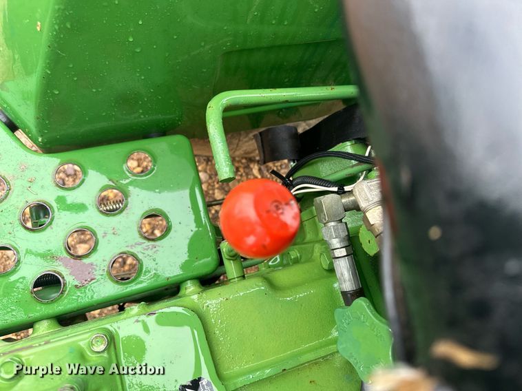 image for item OC9487 1986 John Deere 750  MFWD tractor