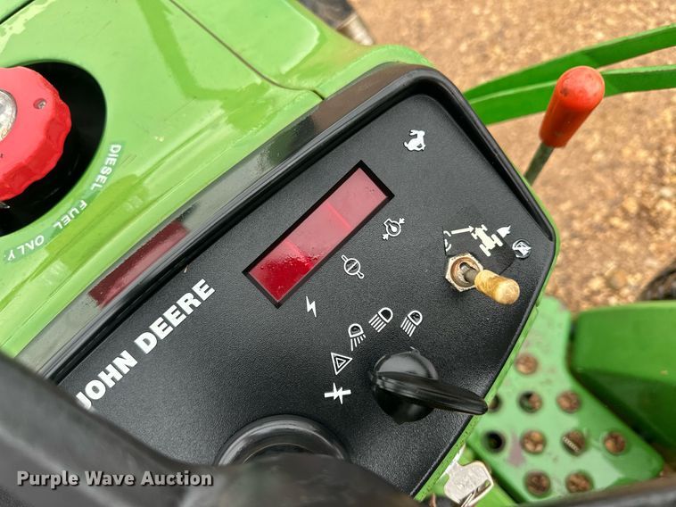 image for item OC9487 1986 John Deere 750  MFWD tractor