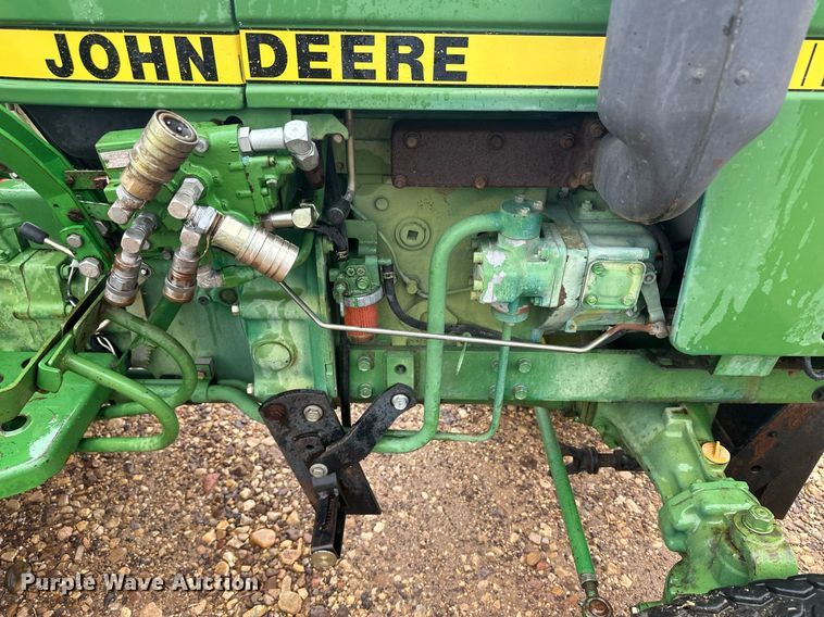 image for item OC9487 1986 John Deere 750  MFWD tractor