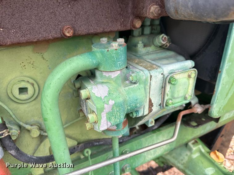 image for item OC9487 1986 John Deere 750  MFWD tractor