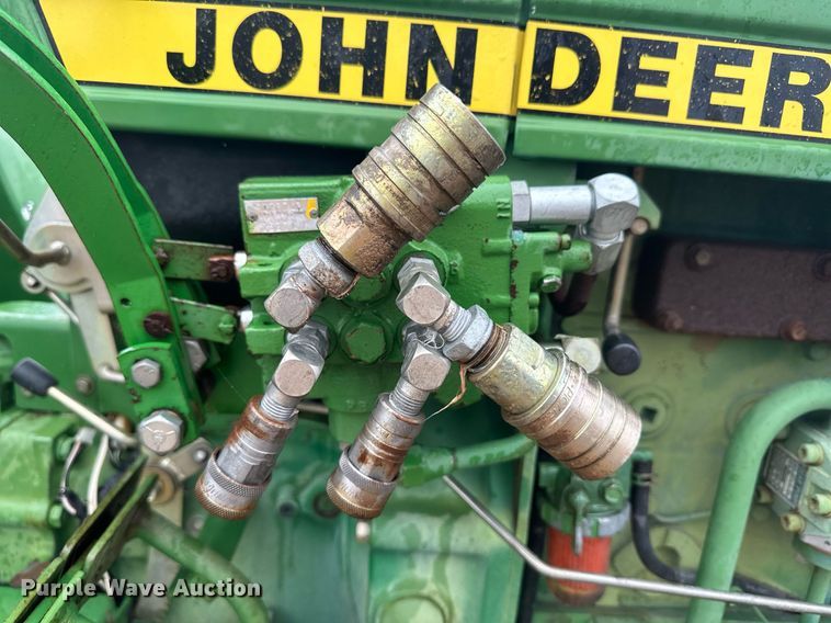 image for item OC9487 1986 John Deere 750  MFWD tractor