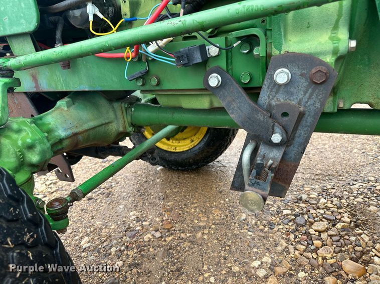 image for item OC9487 1986 John Deere 750  MFWD tractor