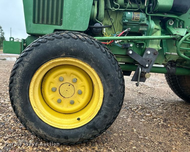 image for item OC9487 1986 John Deere 750  MFWD tractor