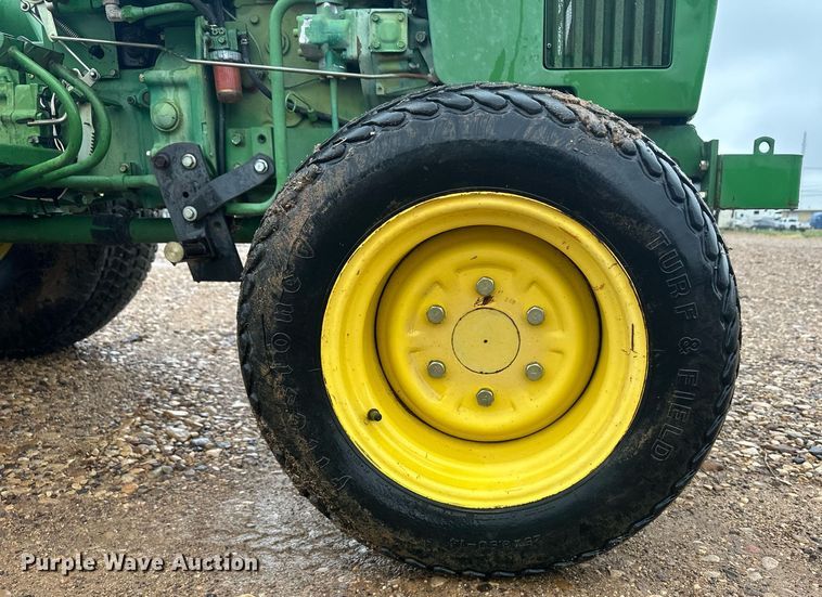 image for item OC9487 1986 John Deere 750  MFWD tractor