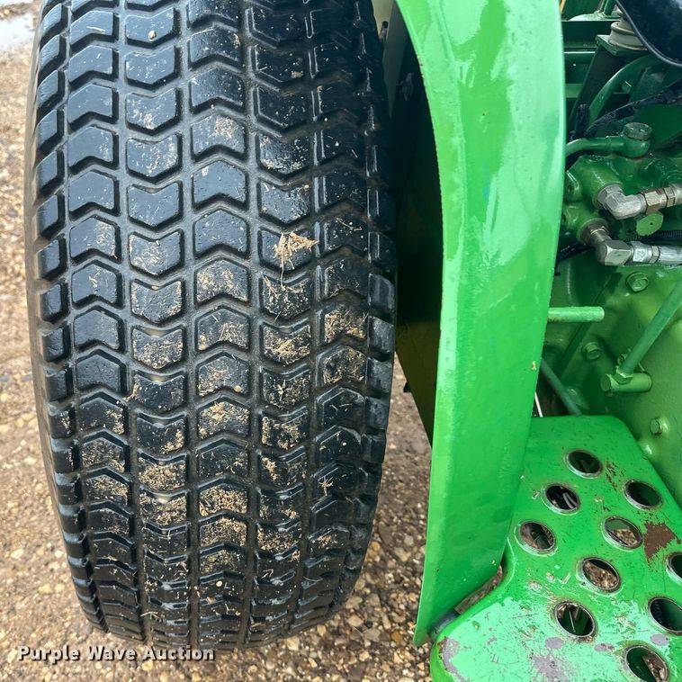 image for item OC9487 1986 John Deere 750  MFWD tractor