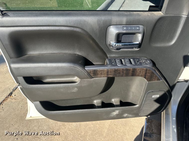 image for item OC9495 2015 GMC  Sierra 1500 Denali  Crew Cab pickup truck