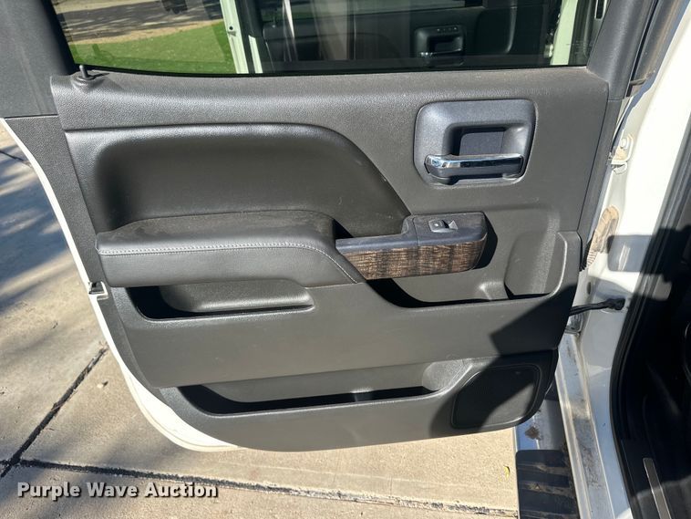 image for item OC9495 2015 GMC  Sierra 1500 Denali  Crew Cab pickup truck