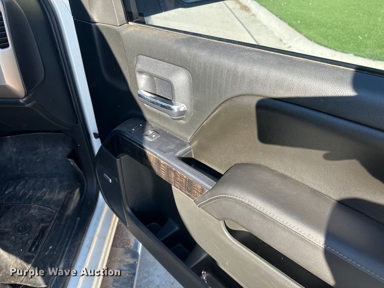 image for item OC9495 2015 GMC  Sierra 1500 Denali  Crew Cab pickup truck