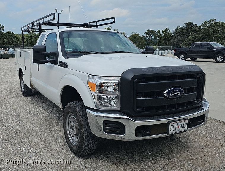 image for item OG9328 2016 Ford F250  Super Duty SuperCab utility bed pickup truck