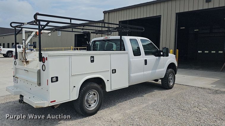 image for item OG9328 2016 Ford F250  Super Duty SuperCab utility bed pickup truck