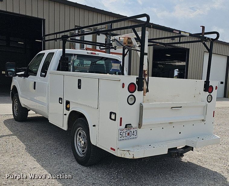 image for item OG9328 2016 Ford F250  Super Duty SuperCab utility bed pickup truck