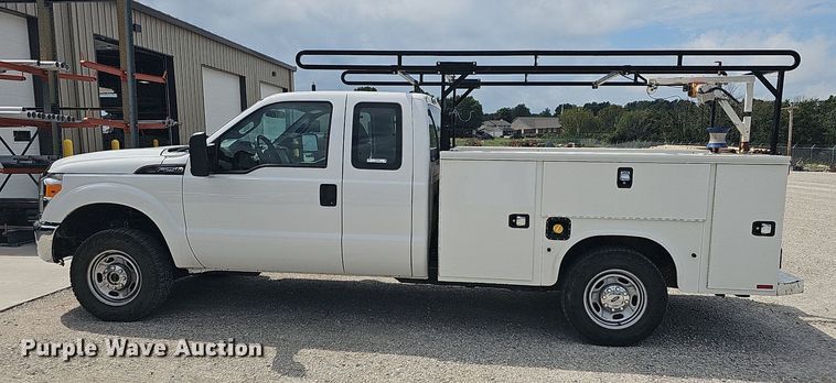 image for item OG9328 2016 Ford F250  Super Duty SuperCab utility bed pickup truck