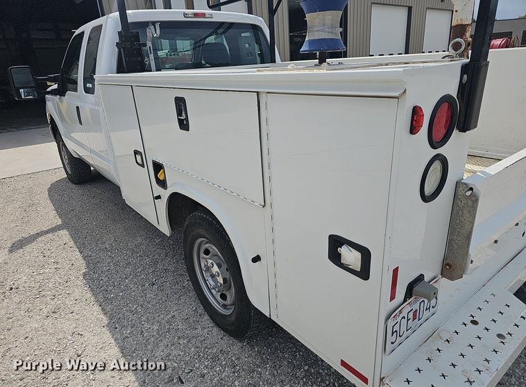 image for item OG9328 2016 Ford F250  Super Duty SuperCab utility bed pickup truck