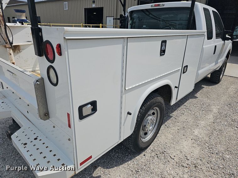 image for item OG9328 2016 Ford F250  Super Duty SuperCab utility bed pickup truck