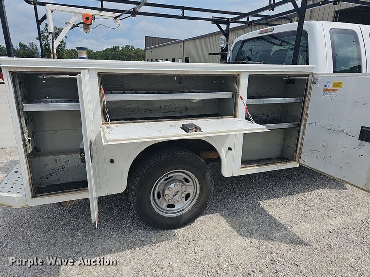 image for item OG9328 2016 Ford F250  Super Duty SuperCab utility bed pickup truck