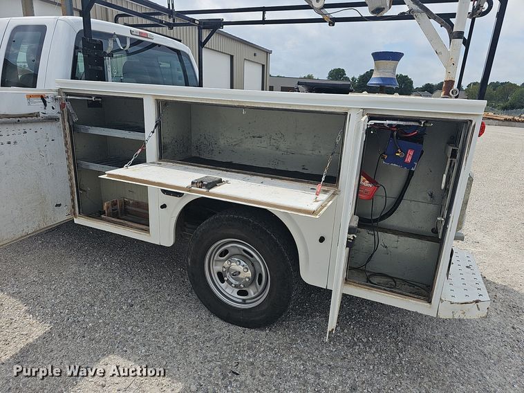 image for item OG9328 2016 Ford F250  Super Duty SuperCab utility bed pickup truck