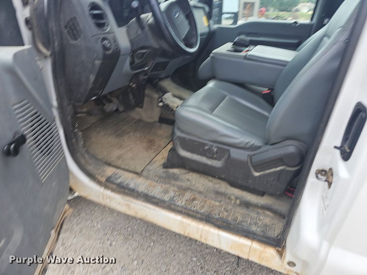 image for item OG9328 2016 Ford F250  Super Duty SuperCab utility bed pickup truck