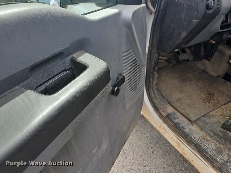 image for item OG9328 2016 Ford F250  Super Duty SuperCab utility bed pickup truck