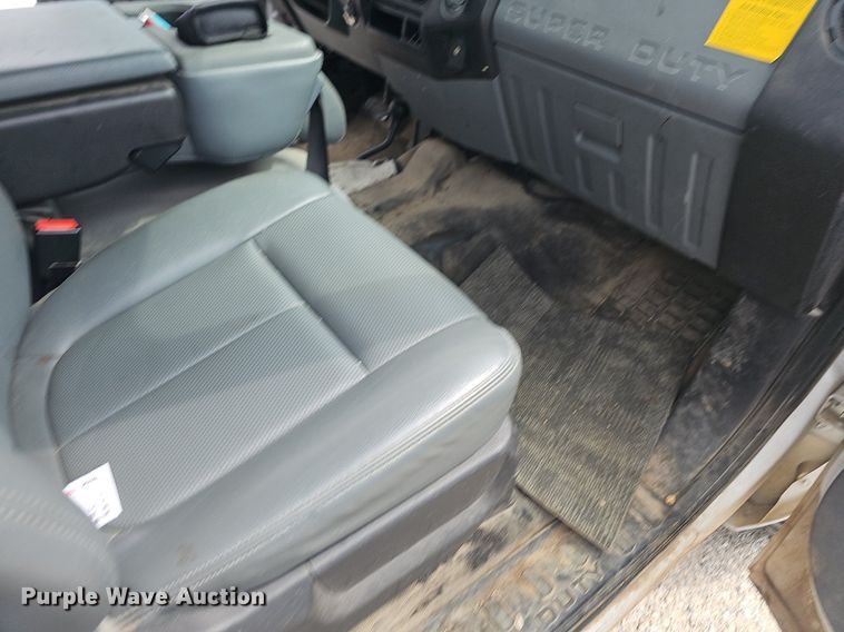 image for item OG9328 2016 Ford F250  Super Duty SuperCab utility bed pickup truck