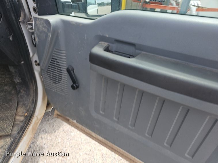 image for item OG9328 2016 Ford F250  Super Duty SuperCab utility bed pickup truck