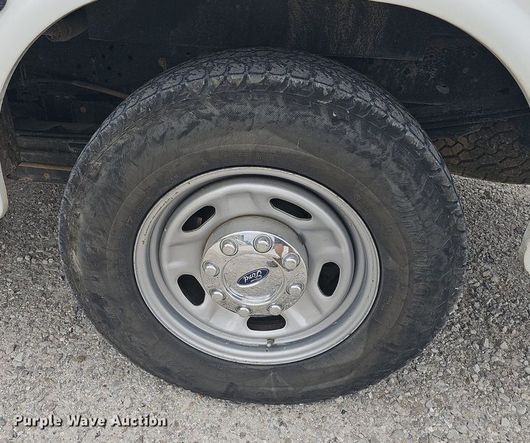 image for item OG9328 2016 Ford F250  Super Duty SuperCab utility bed pickup truck